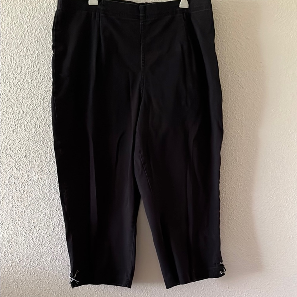 Women’s Black Capri’s
